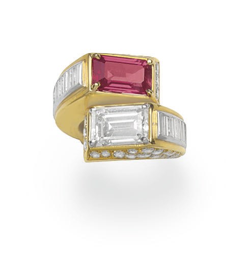 A DIAMOND AND RUBY "TOI E MOI" RING