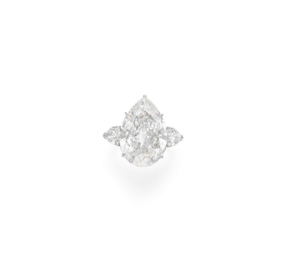AN IMPRESSIVE DIAMOND RING