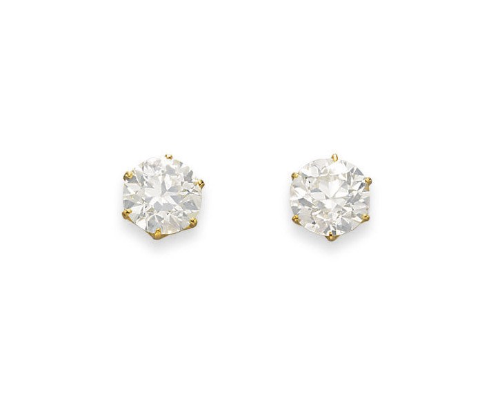 A PAIR OF DIAMOND EAR STUDS