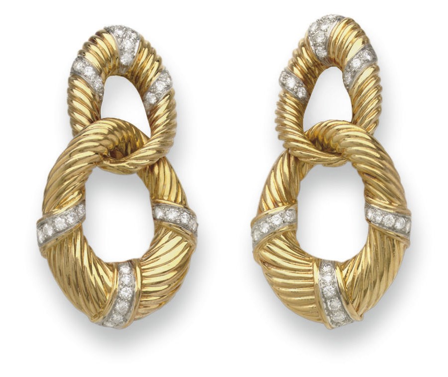A PAIR OF DIAMOND AND GOLD EAR PENDANTS, BY VAN CLEEF & ARPELS