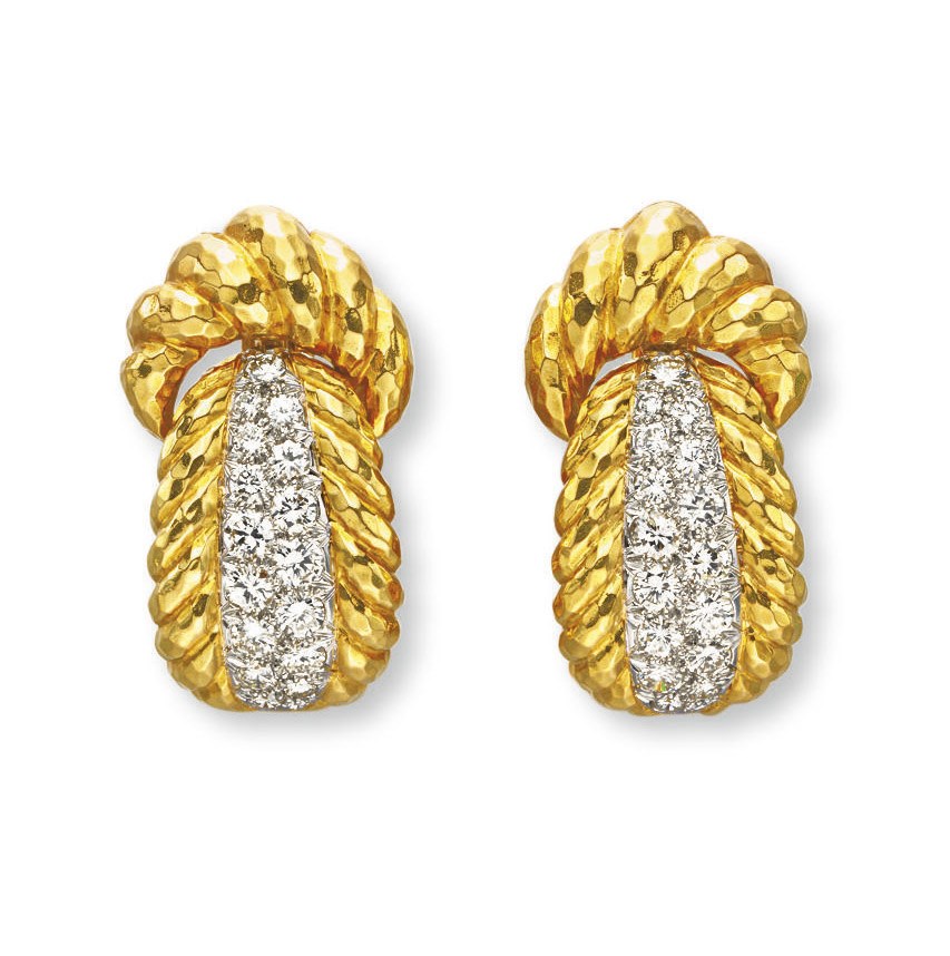 A PAIR OF DIAMOND AND GOLD EAR PENDANTS, BY DAVID WEBB