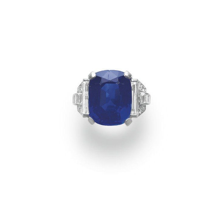 A SAPPHIRE AND DIAMOND RING