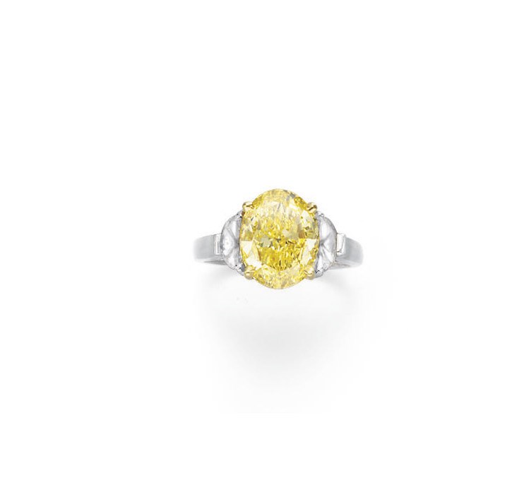 A COLORED DIAMOND RING