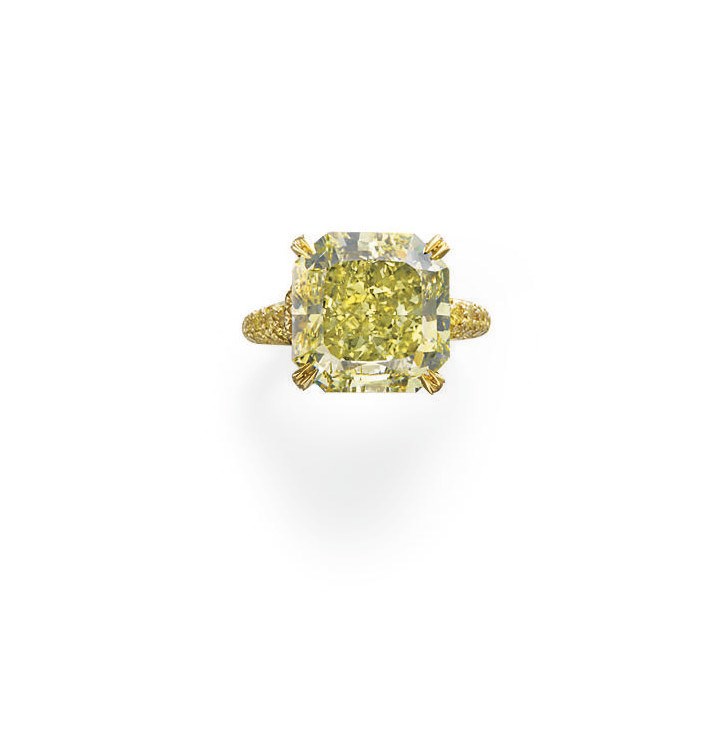 A RARE COLORED DIAMOND RING