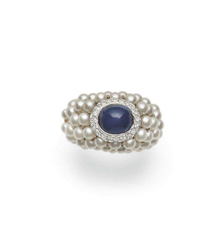 A SAPPHIRE, DIAMOND AND CULTURED PEARL RING