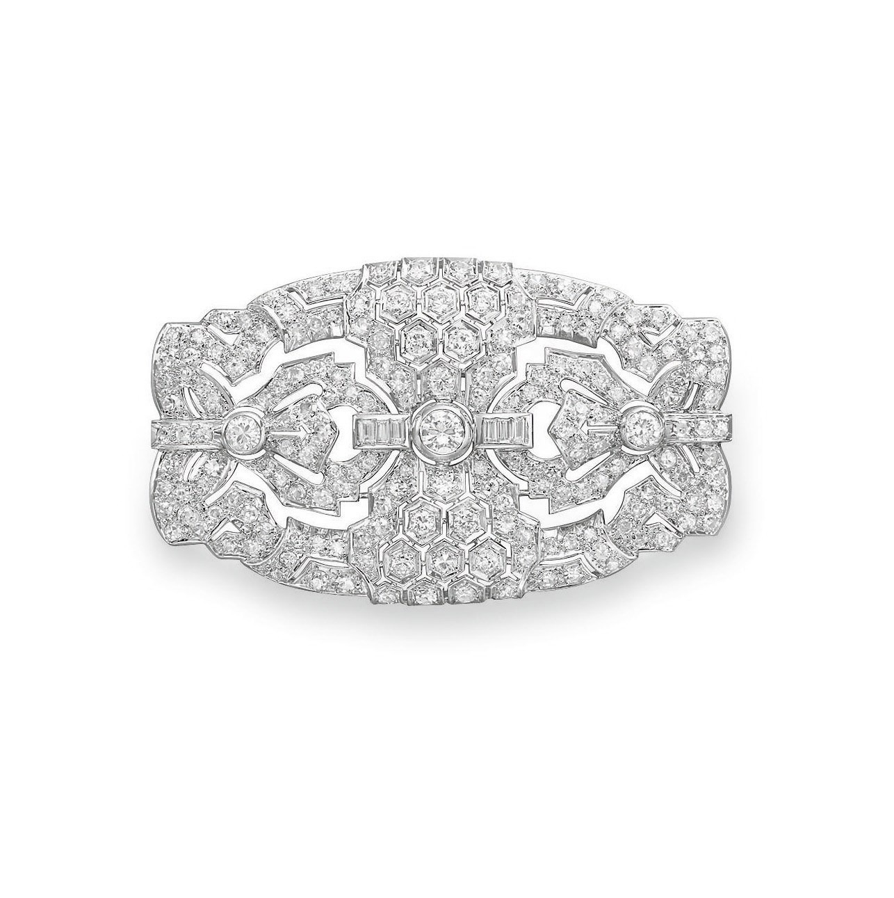 AN ART DECO DIAMOND BROOCH