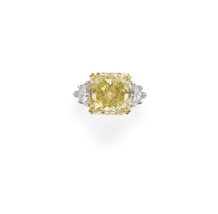 A COLORED DIAMOND RING