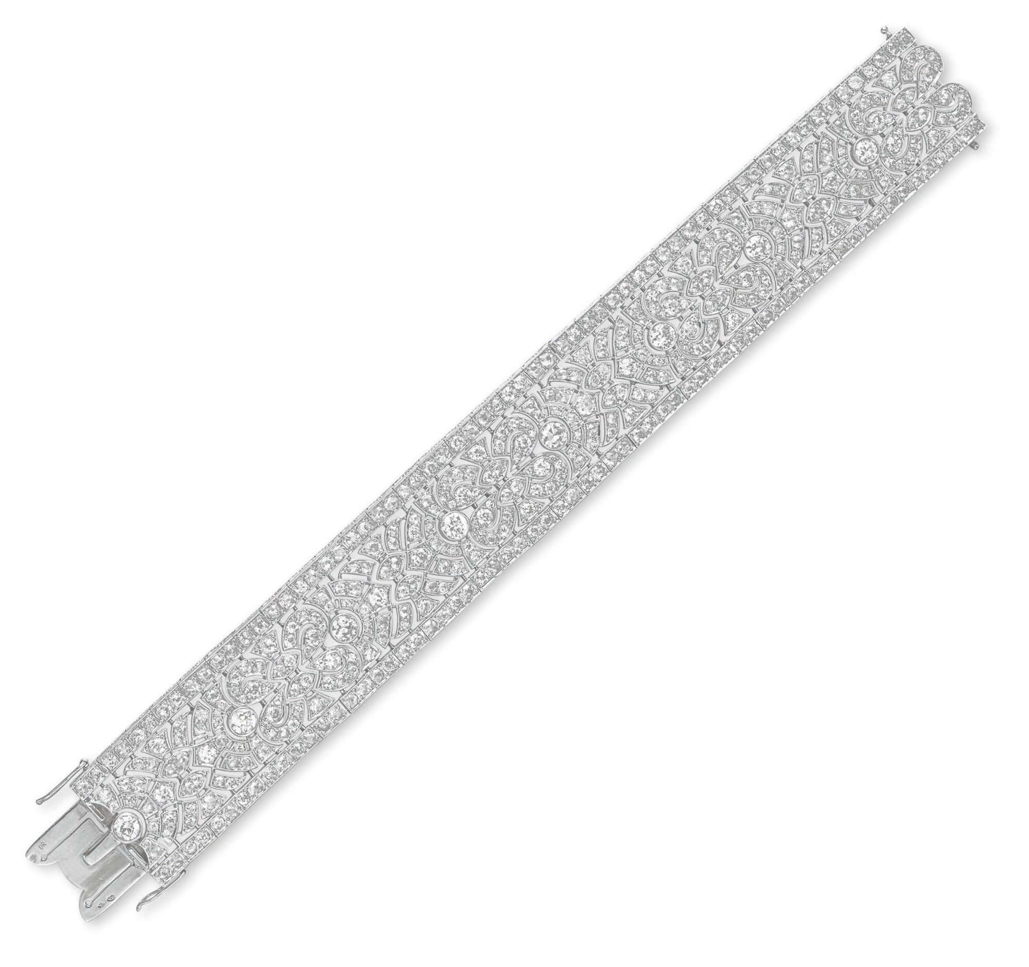 AN ART DECO DIAMOND BRACELET