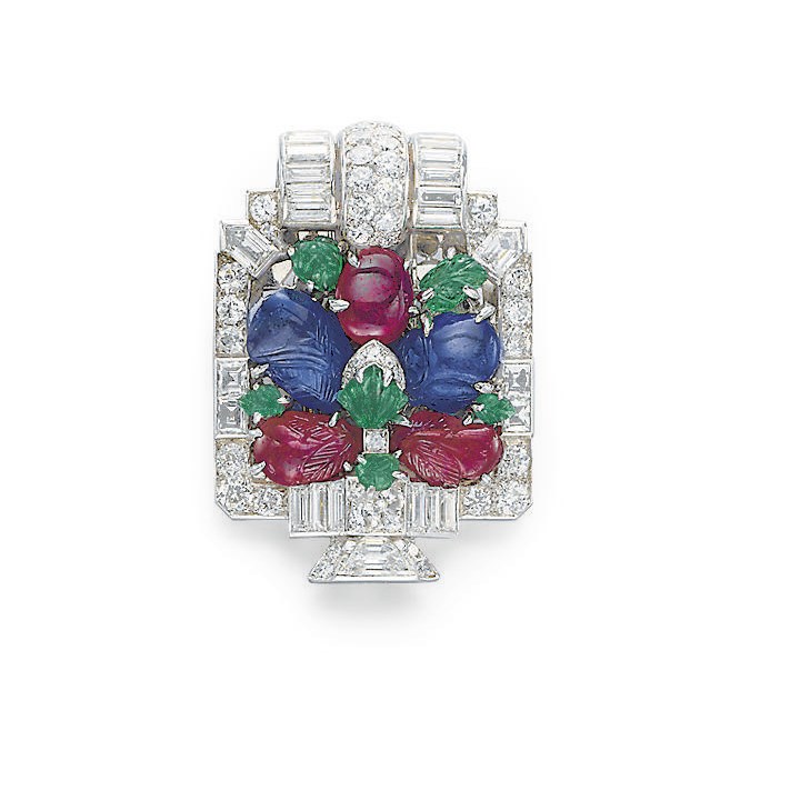 AN ART DECO DIAMOND, RUBY, SAPPHIRE AND EMERALD "TUTTI FRUTTI" DRESS CLIP, BY CARTIER