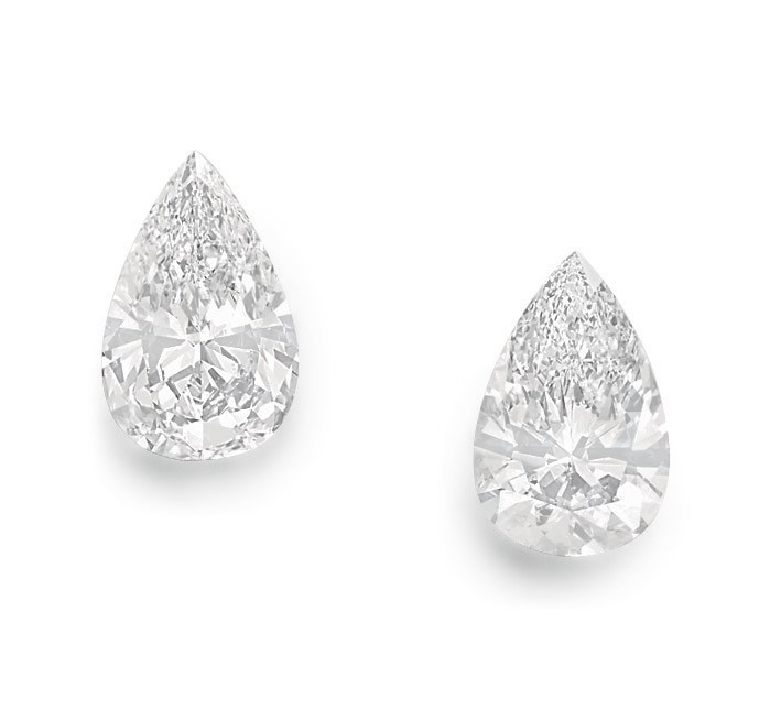 A PAIR OF EXQUISITE DIAMOND EAR PENDANTS