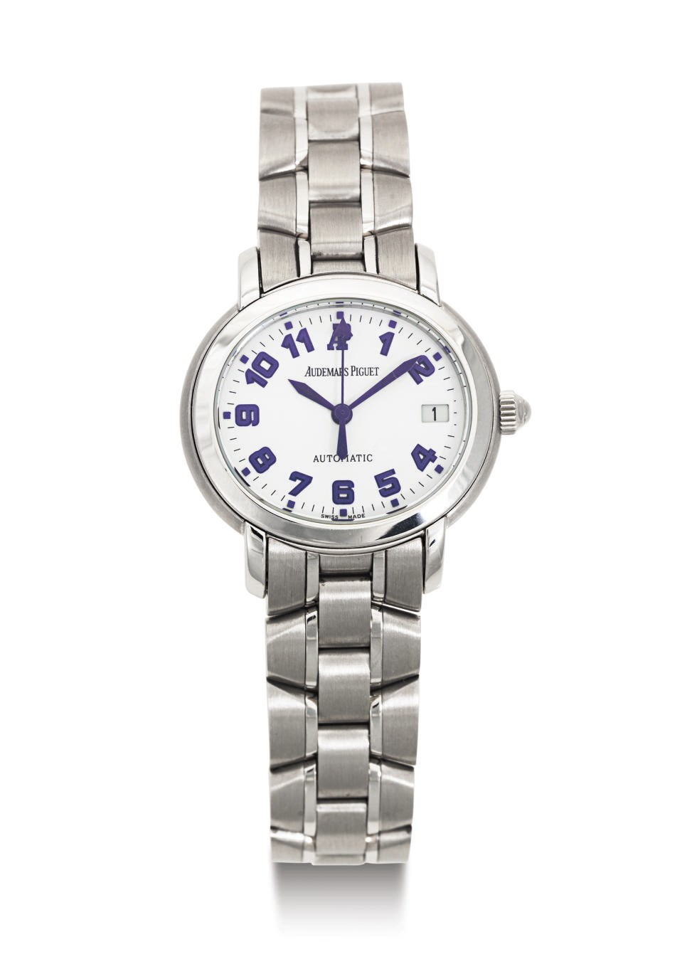 AUDEMARS PIGUET. A LADY'S STAINLESS STEEL WRISTWATCH WITH CENTER SECONDS, DATE AND BRACELET
