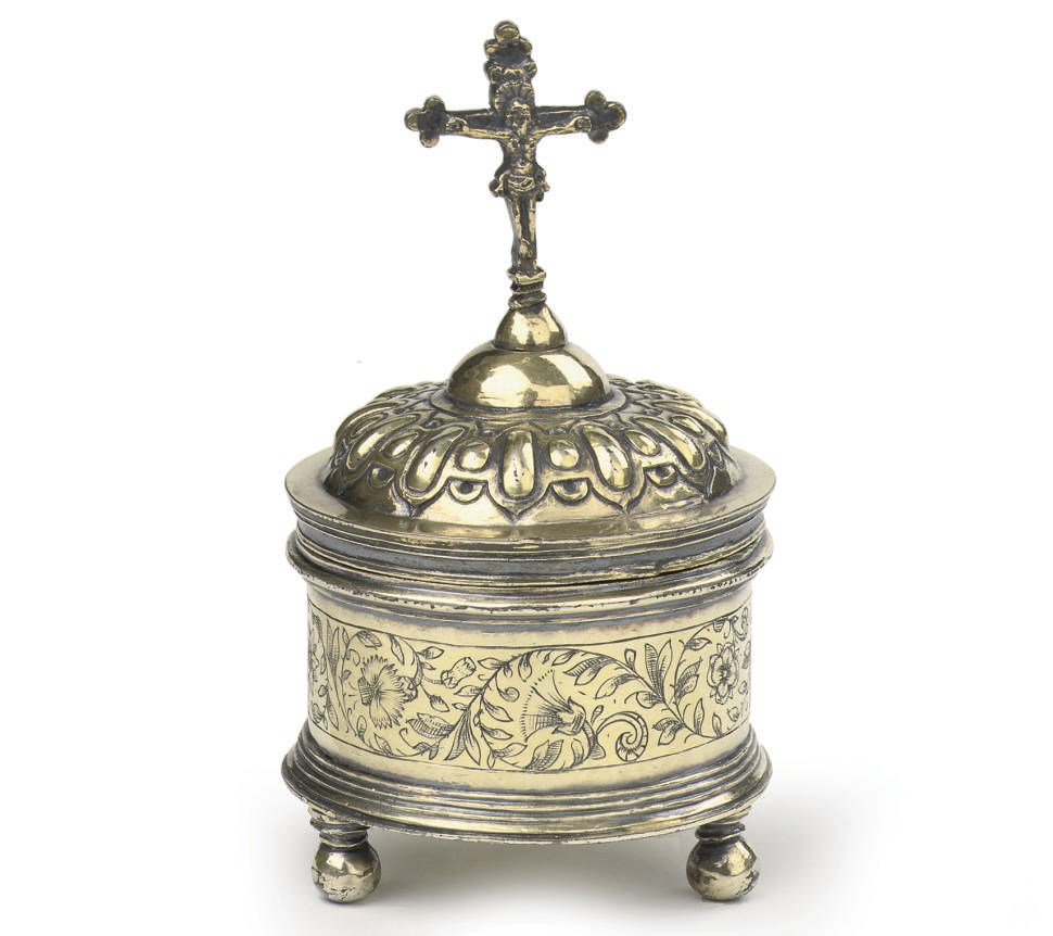 A RARE DUTCH SILVER-GILT PYX
