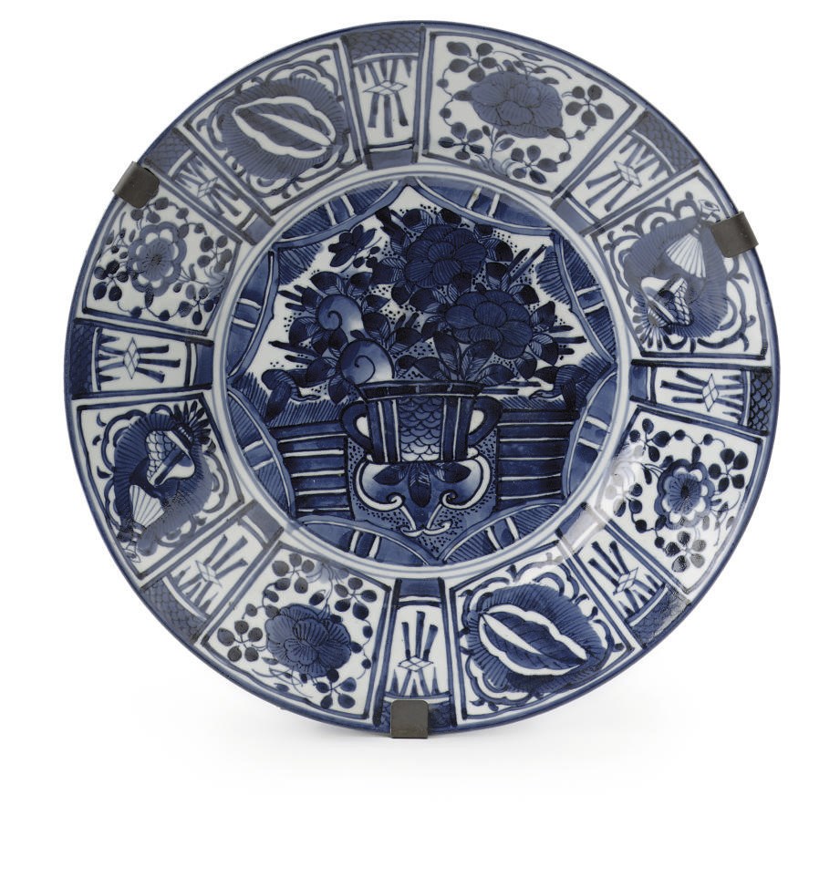 A Japanese Arita blue and white 'kraak'-style dish