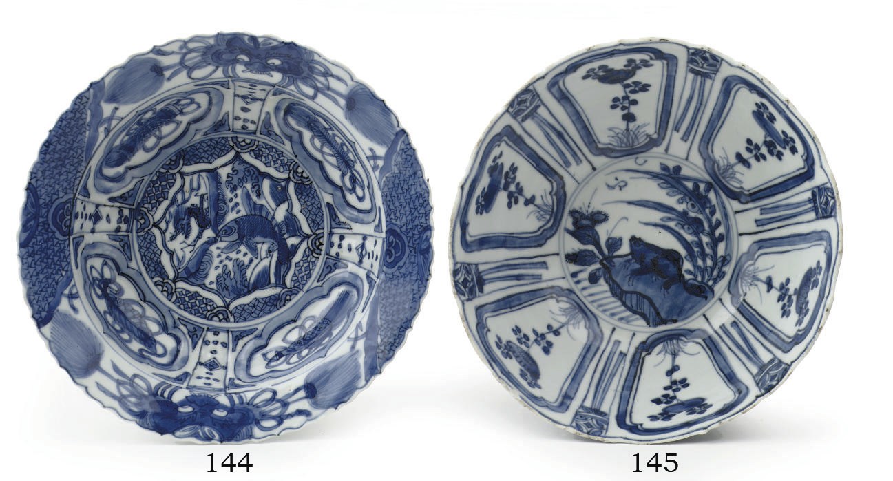 A Chinese blue and white 'kraak porselein klapmuts' bowl