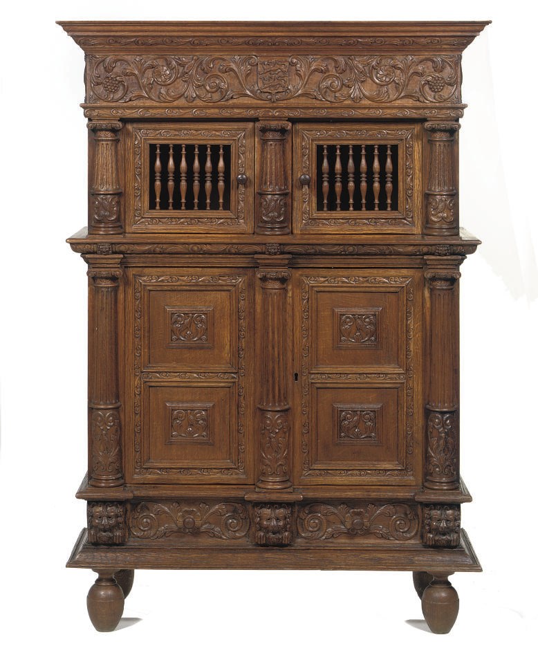 A DUTCH OAK CUPBOARD 'KEEFTKAST'