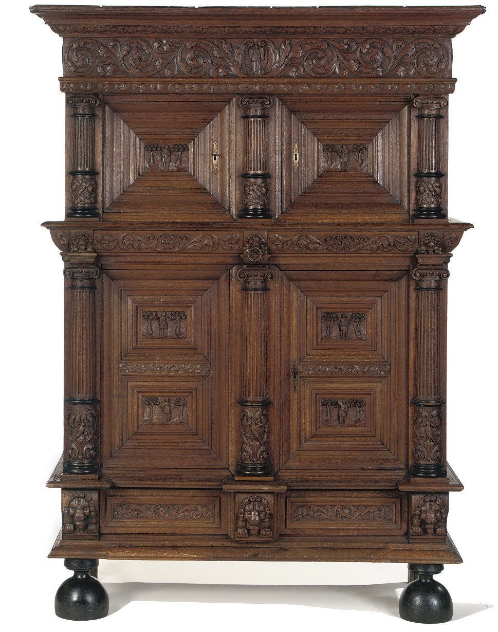 A DUTCH CARVED OAK CUPBOARD 'KOLOMMENKAST'