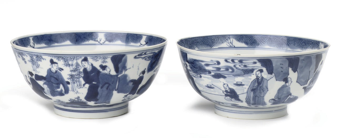 A pair of Chinese blue and white bowls
