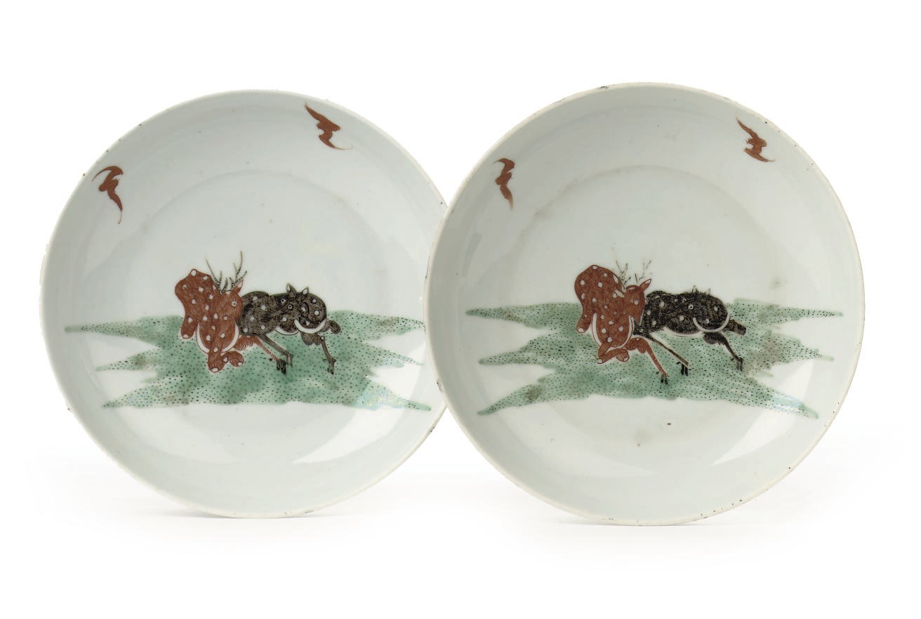 A pair of Chinese famille verte 'deer' saucer dishes