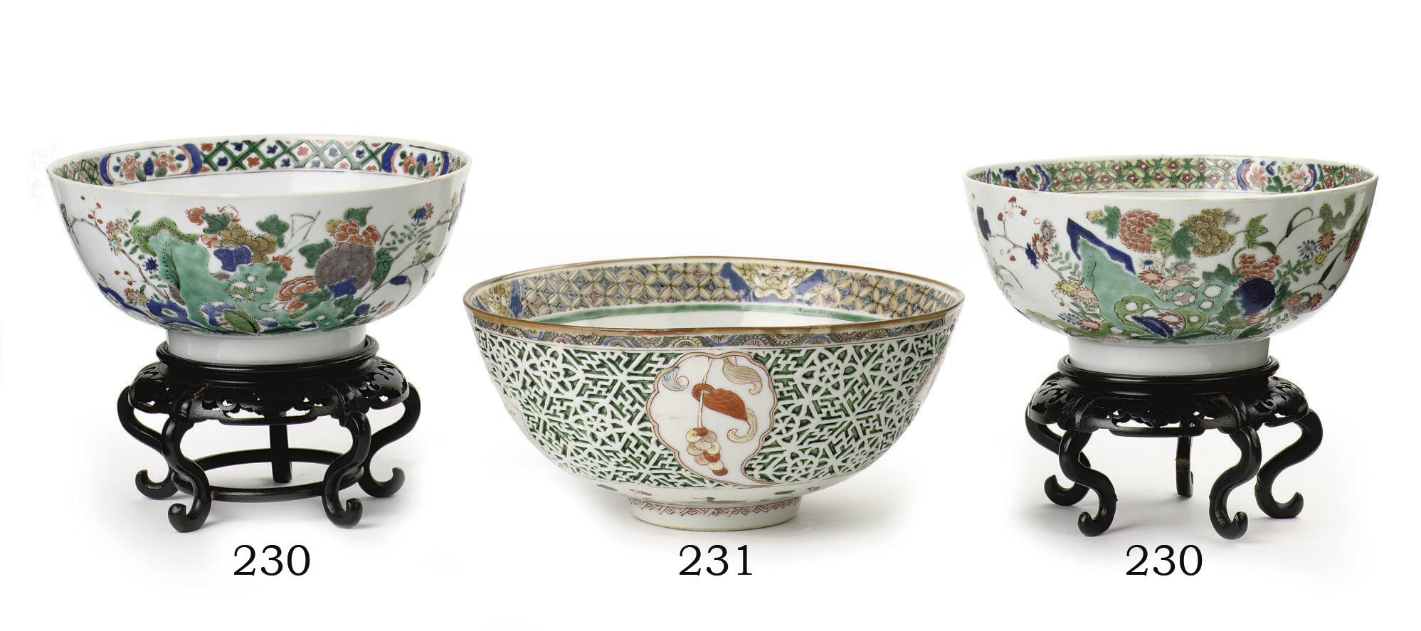 A pair of Chinese famille verte bowls