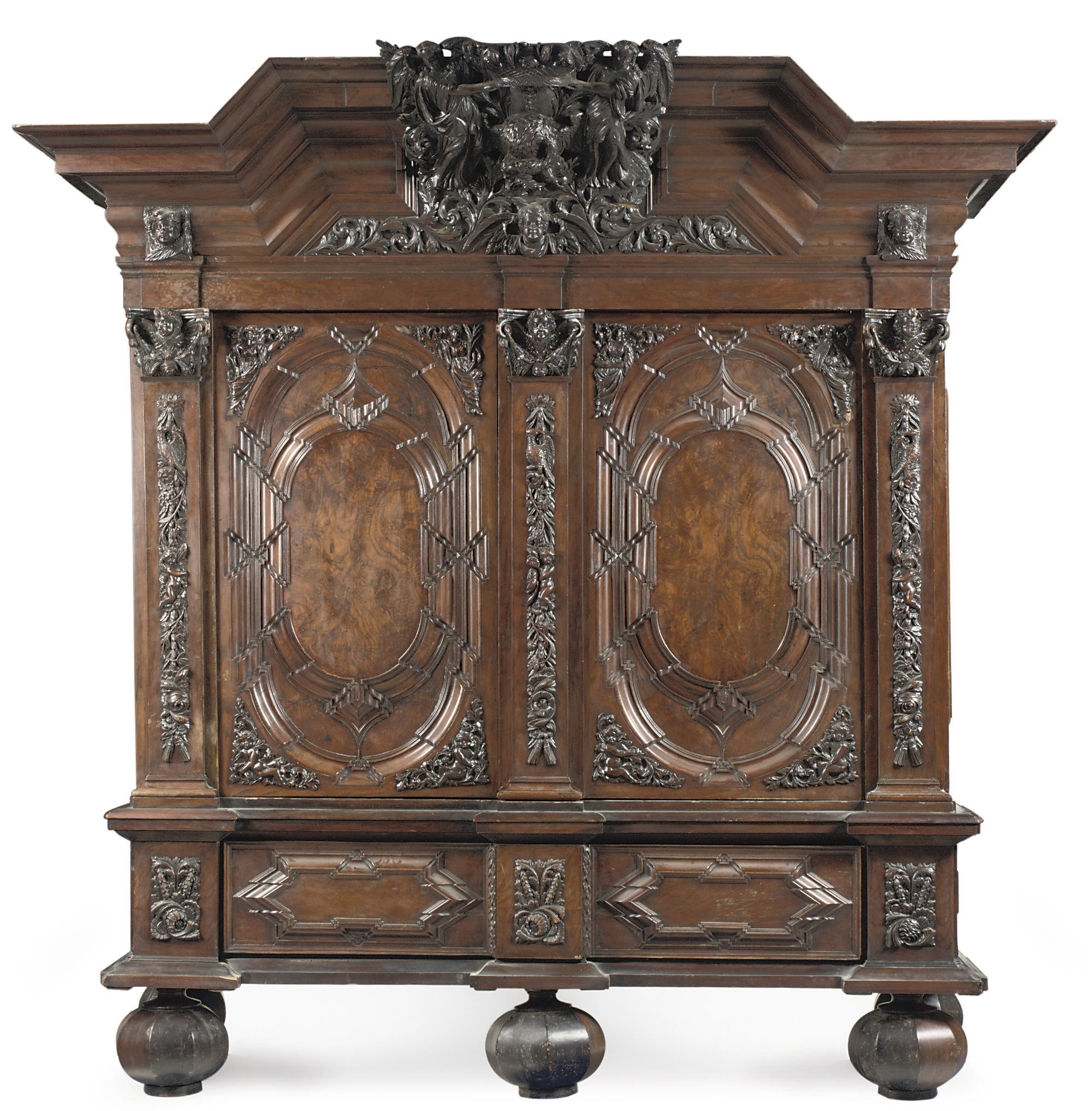 A NORTH GERMAN WALNUT AND FIGURED WALNUT CUPBOARD 'HALLENSCHRANK'