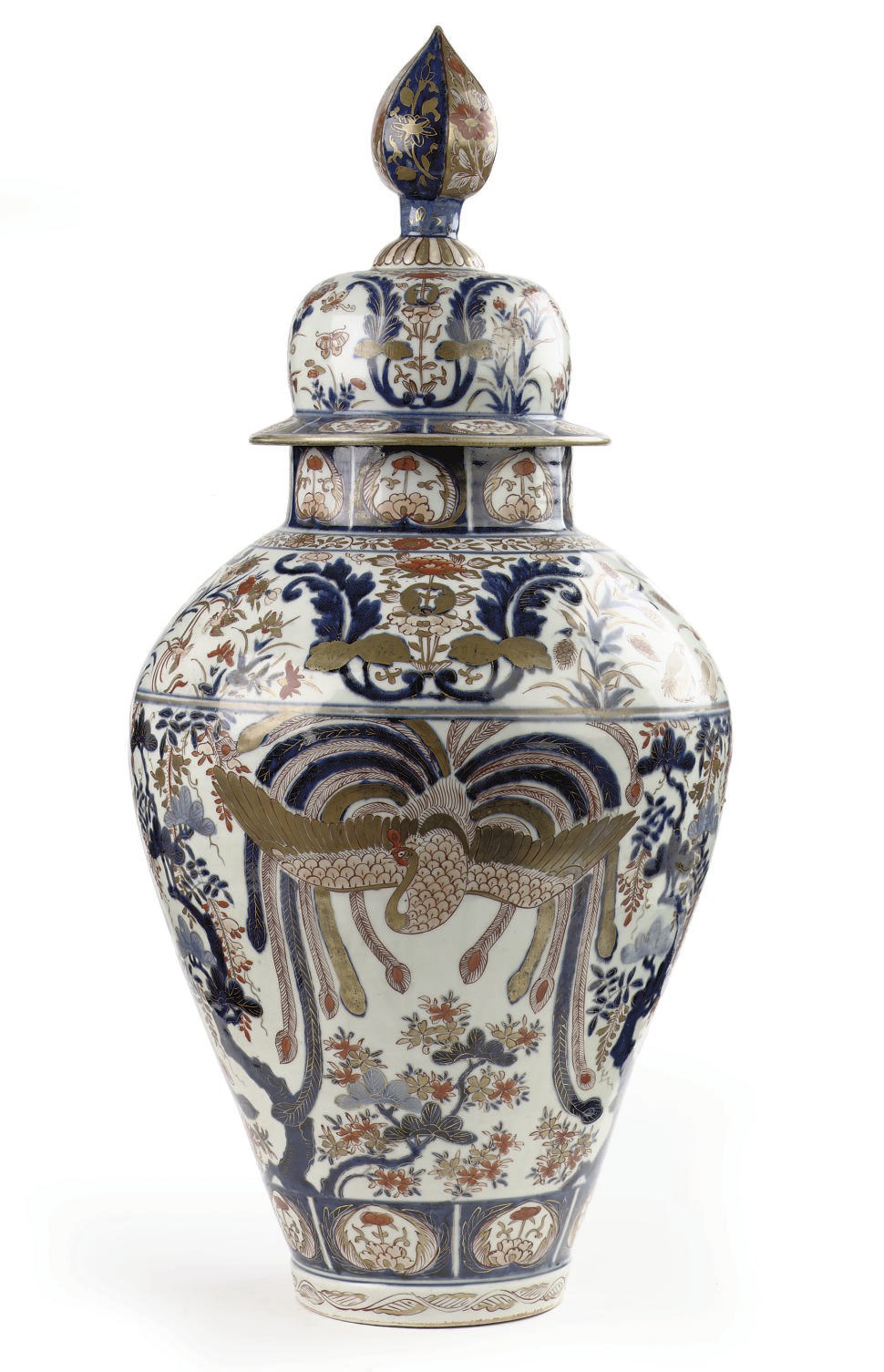 A large Japanese Imari jar and cover
