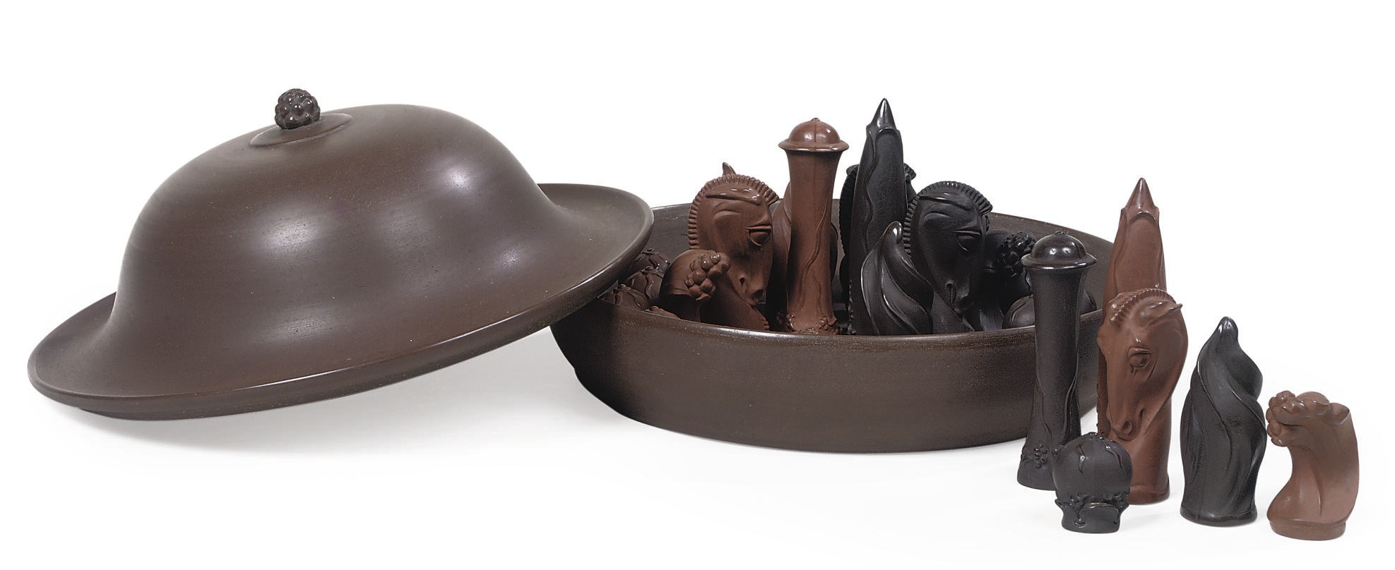 A GERMAN MEISSEN STONEWARE FUTURISTIC CHESS SET