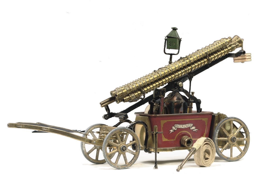 A DUTCH HANDMADE BRASS AND COPPER SCALE MODEL OF A FIRE ENGINE