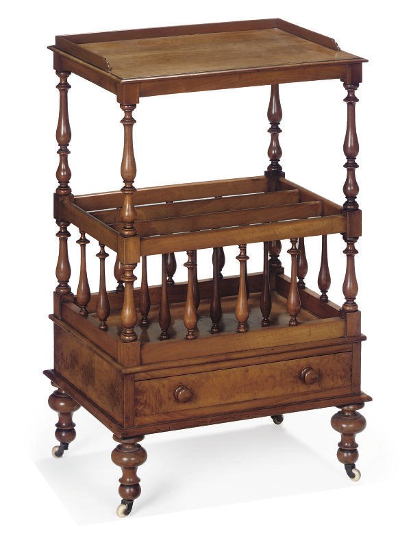 A LATE VICTORIAN WALNUT FOUR-TIER WHATNOT