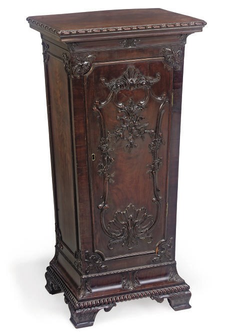 A MAHOGANY PEDESTAL CUPBOARD
