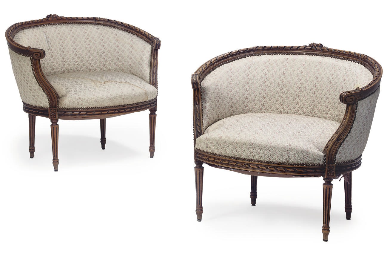 A PAIR OF FRENCH CARVED BEECH BERGERES