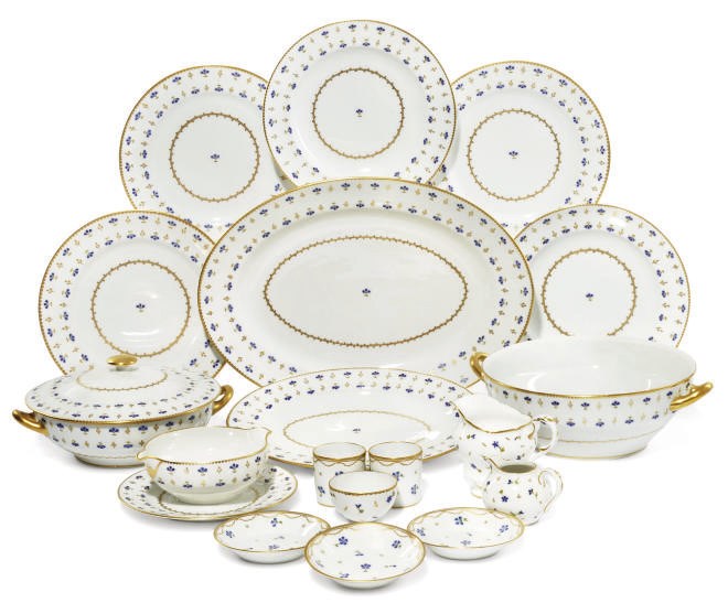 A LIMOGES COMPOSITE PART DINNER AND TEA SERVICE