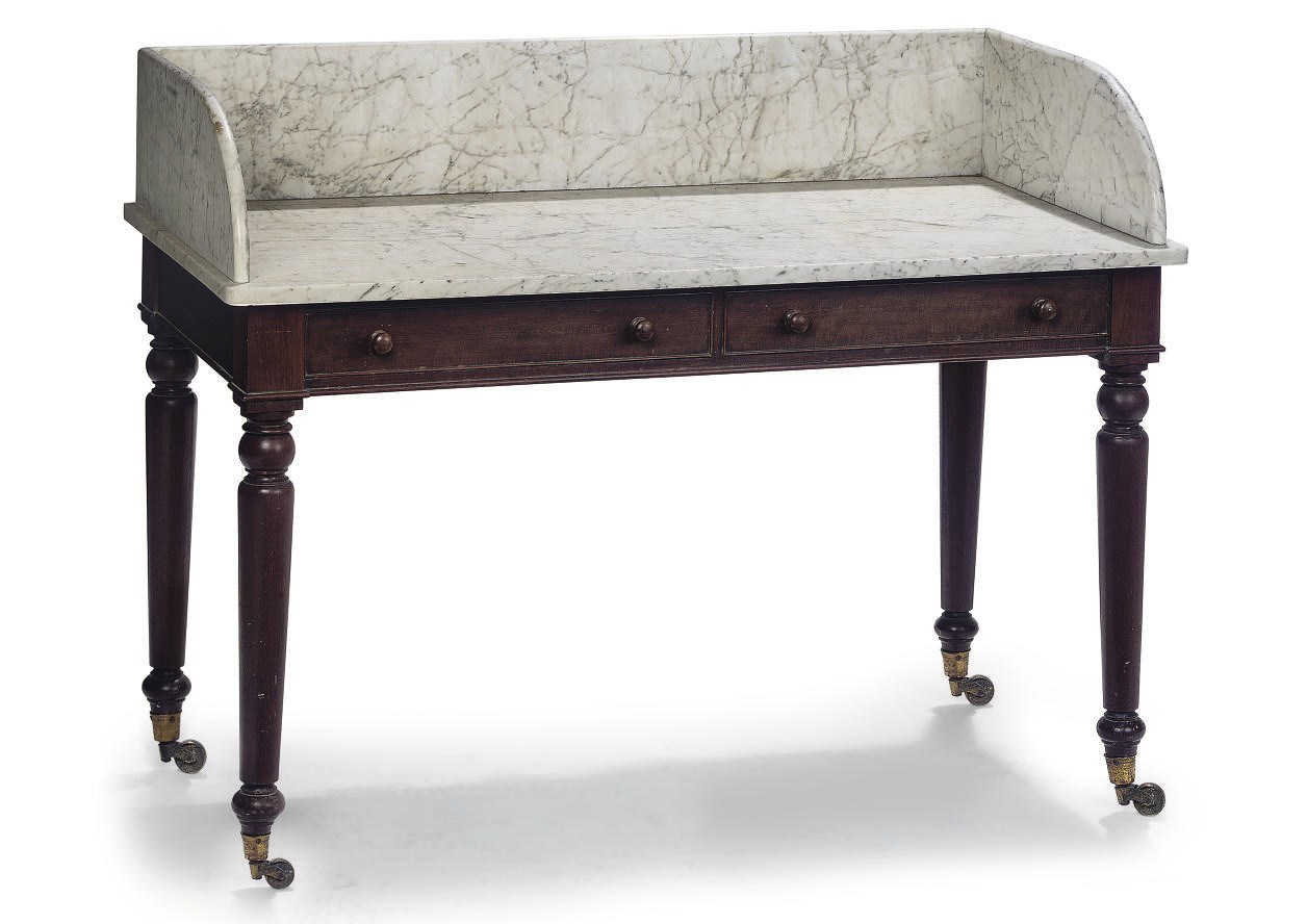 AN EARLY VICTORIAN MAHOGANY WASHSTAND