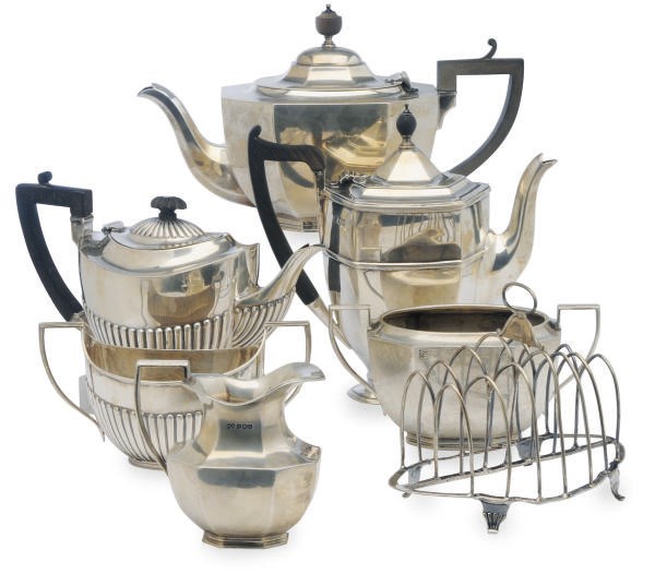 AN ASSEMBLED GEORGE V SILVER THREE PIECE TEA SERVICE,