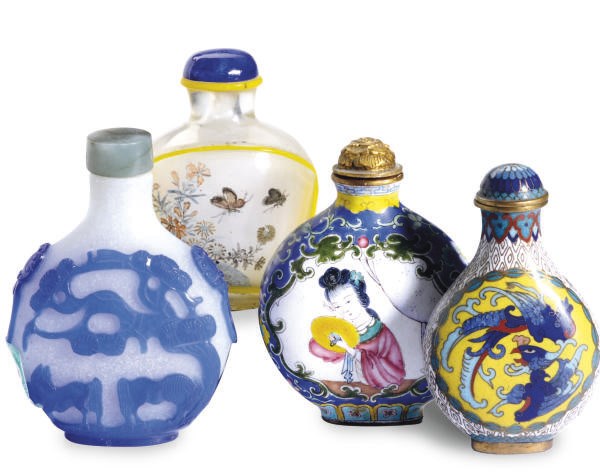 FOUR CHINESE SNUFF BOTTLES,