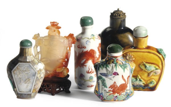 A GROUP OF SIX CHINESE SNUFF BOTTLES,
