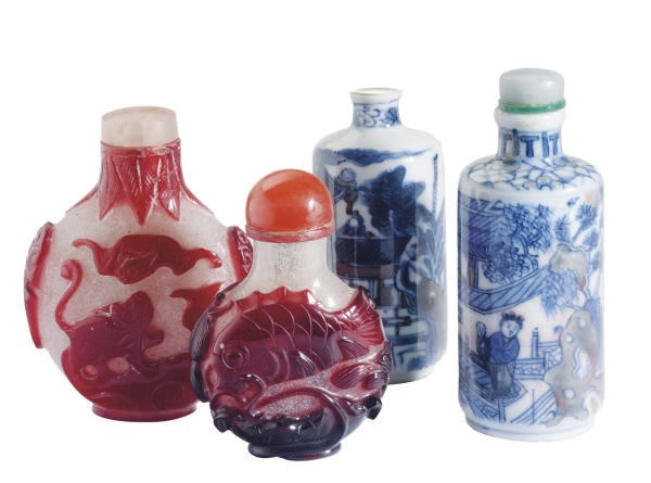 TWO CHINESE RED OVERLAY GLASS SNUFF BOTTLES AND A PAIR OF BLUE AND WHITE PORCELAIN SNUFF BOTTLES,