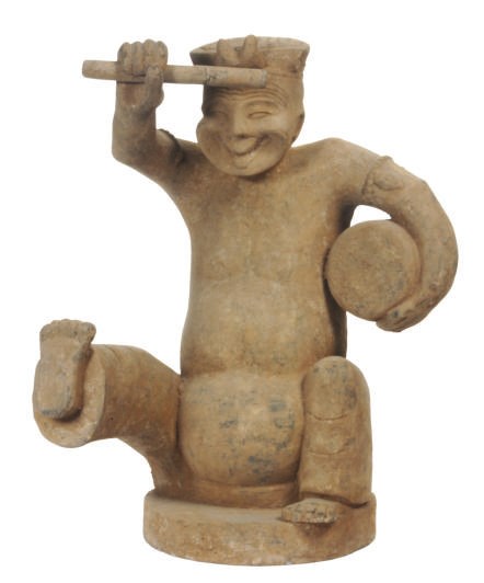 A HAN STYLE POTTERY FIGURE OF A DRUMMER,
