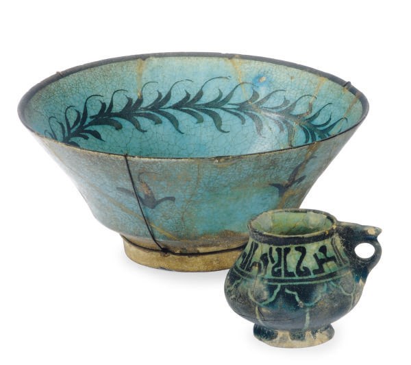 A KASHAN TURQUOISE-GLAZED POTTERY BOWL AND A SILHOUETTE WARE JUG,