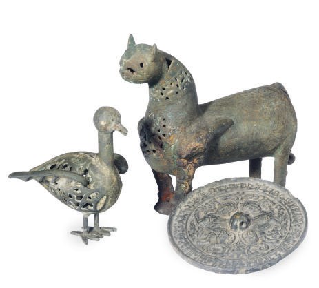 A KHORASSAN BRONZE MODEL OF A CAT AND A MIRROR,