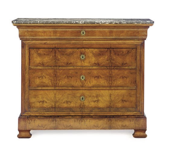 A NORTH EUROPEAN WALNUT AND MARBLE-TOP COMMODE,