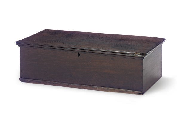 AN OAK BLANKET CHEST,