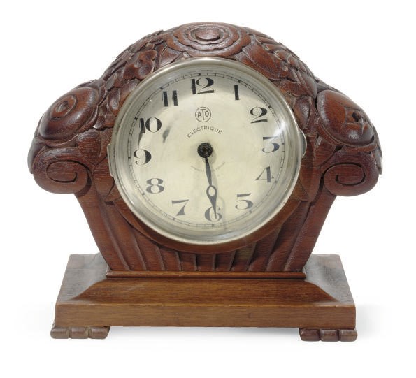 A FRENCH WALNUT MANTLE CLOCK,