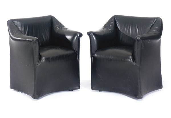A PAIR OF BLACK LEATHER ARMCHAIRS,