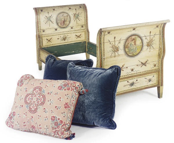 AN ITALIAN POLYCHROME-PAINTED DAYBED,