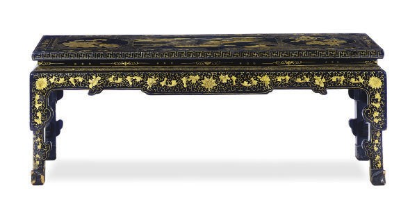 A BLACK AND GILT-LACQUERED COFFEE TABLE,