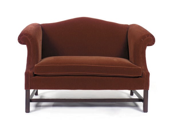 A GEORGE III STYLE VELVET UPHOLSTERED MAHOGANY SETTEE,