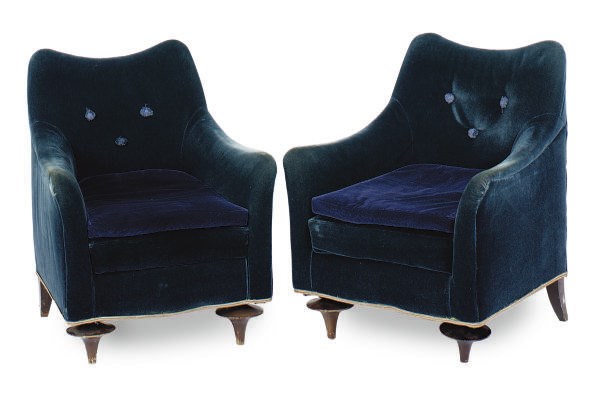 A PAIR OF BLUE VELVET UPHOLSTERED LOUNGE CHAIRS,