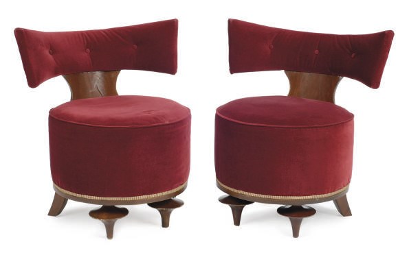 A PAIR OF BEECHWOOD AND VELVET-UPHOLSTERED LOUNGE CHAIRS,