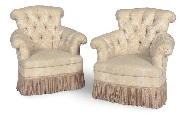 A PAIR OF UPHOLSTERED CLUB CHAIRS