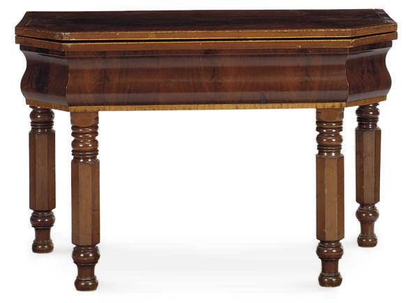 AN AMERICAN MAHOGANY AND TIGER MAPLE BREAKFAST TABLE,